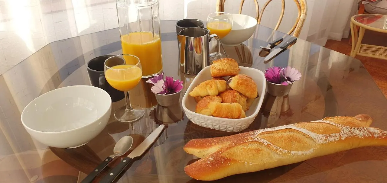 Villa Chaleureuse: Appartement Indépendant avec Wi-Fi et Parking Sanary-sur-Mer France