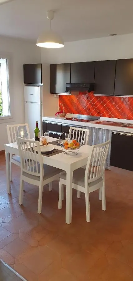 Villa Chaleureuse: Appartement Indépendant avec Wi-Fi et Parking Sanary-sur-Mer France