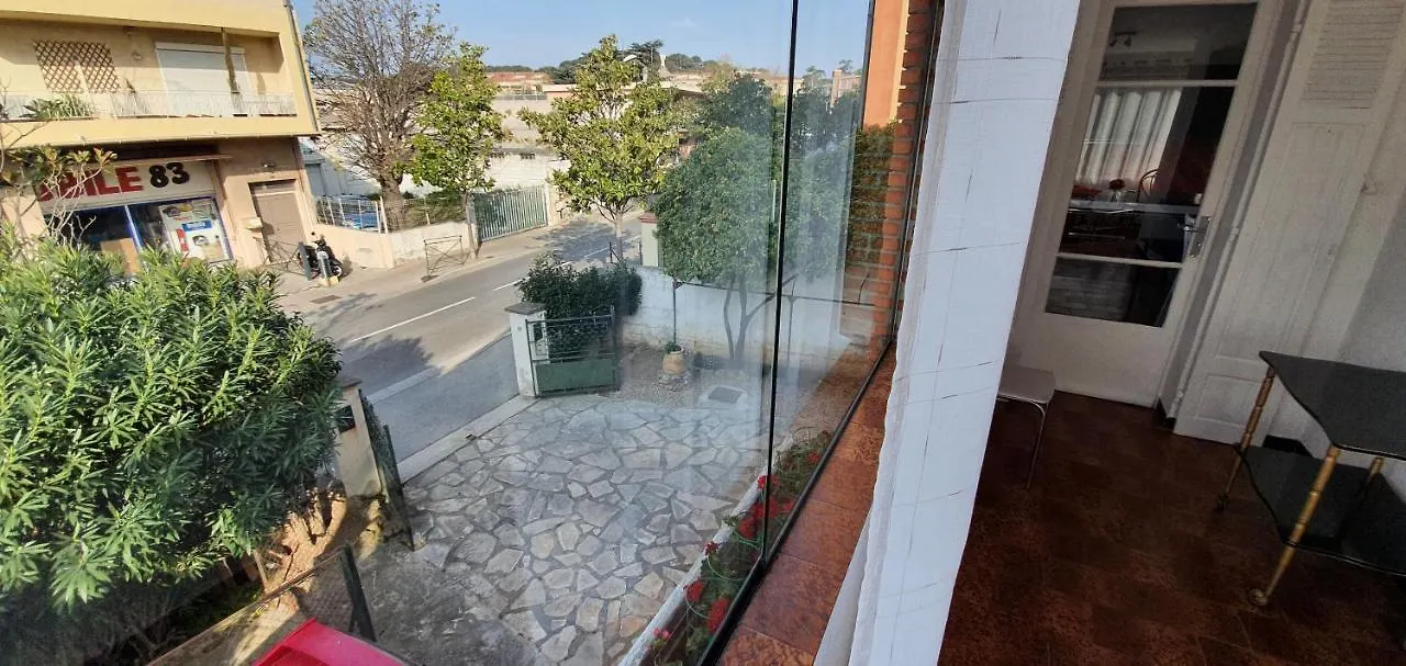 Apartment Villa Chaleureuse: Appartement Indépendant avec Wi-Fi et Parking Sanary-sur-Mer