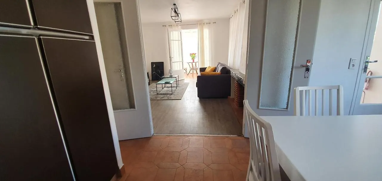 Villa Chaleureuse: Appartement Indépendant avec Wi-Fi et Parking Sanary-sur-Mer 0*,  France