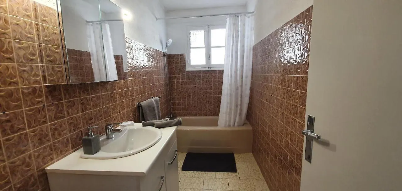 Villa Chaleureuse: Appartement Indépendant avec Wi-Fi et Parking Sanary-sur-Mer