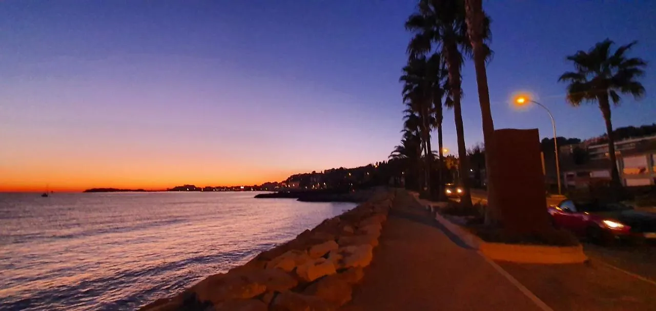 Apartment Villa Chaleureuse: Appartement Indépendant avec Wi-Fi et Parking Sanary-sur-Mer