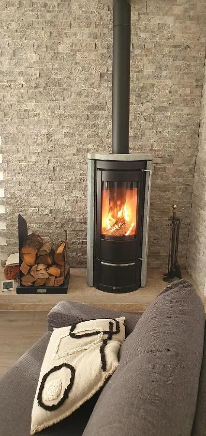 Appartement Entier Au Dessus De Villa, Climatisation Reversible Poele A Bois Tres Chaleureux , Wi Fi Parking Privee Gratuit Situation 500 M, Plage Et Centre Ville Sanary-sur-Mer 0*,